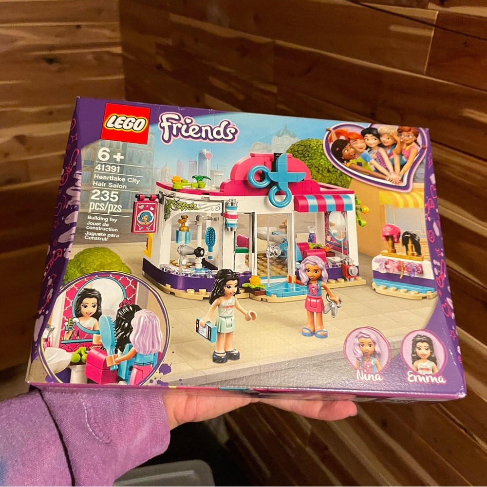 NEVER OPENED legos heart lake hair salon